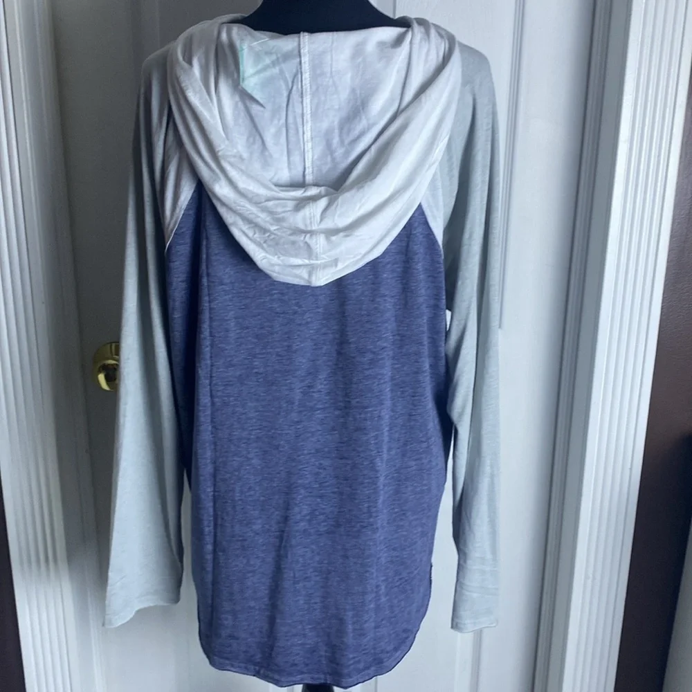 Maurices Women’s Long Sleeve Hooded Tee Tunic Blue Gray White Sz XL NWT